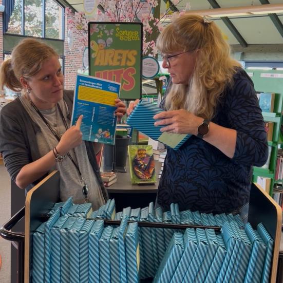 Børnebibliotekarerne med boggaver